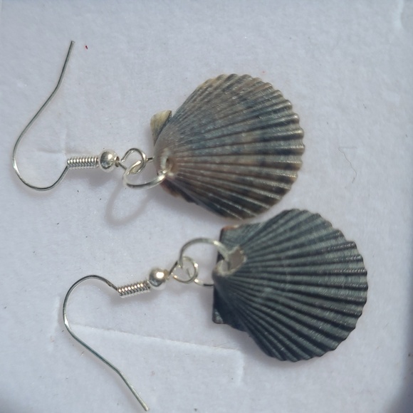 Shell earrings - Picture 4 of 4